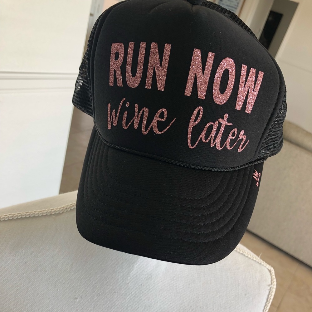 Baseball cap.
